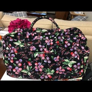 Vera Bradley Weekended Bag “Winterbrerry Pattern”